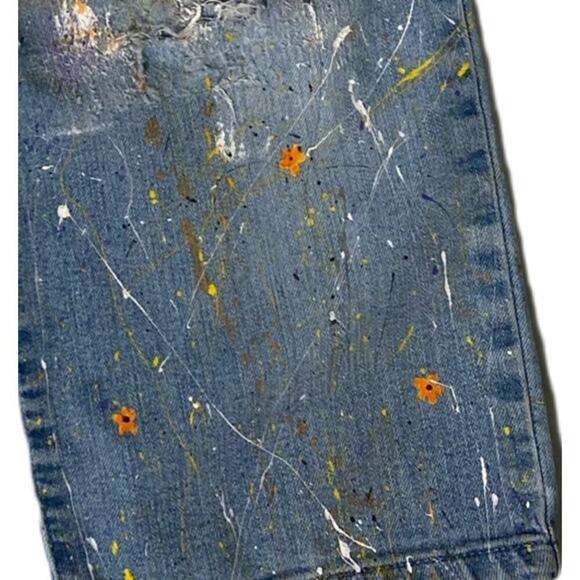 REFRESHED- Gloria Vanderbilt Hand Painted distressed Cropped Denim Jeans - Picture 5 of 7